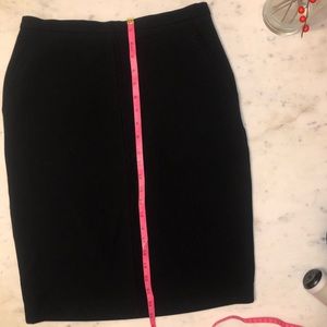Anne Klein black wool skirt in size 4